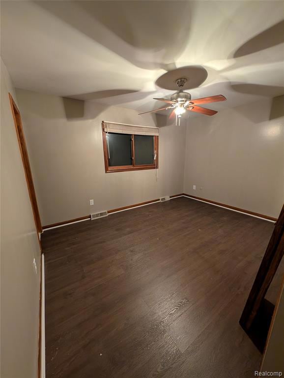 11041 Tillson Dr, South Lyon, MI 48178 - photo 3