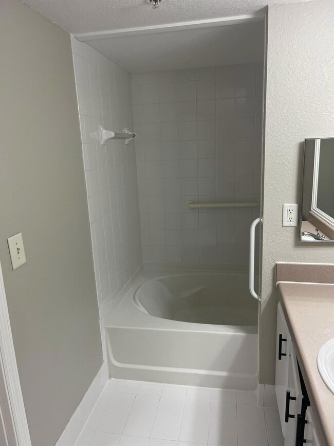 121 SW Palm Dr unit 107, Port Saint Lucie, FL 34986 - photo 6