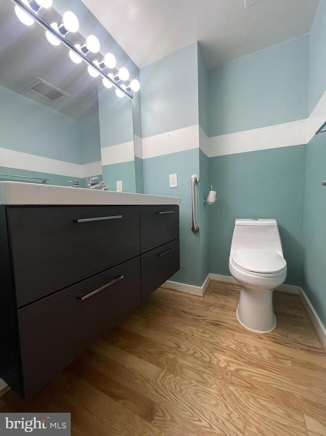 11500 Fairway Dr unit 305, Reston, VA 20190 - photo 2