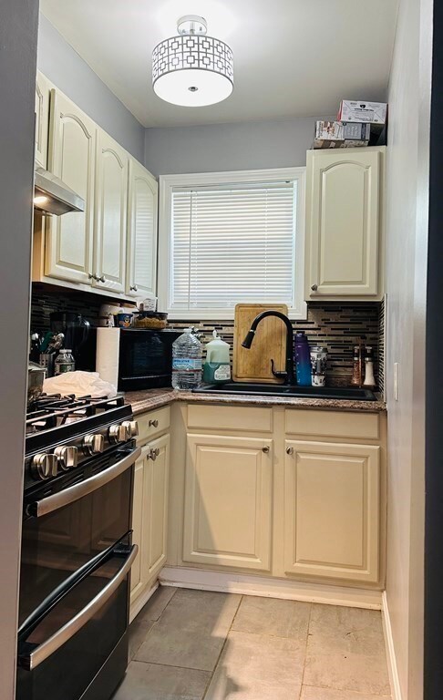 207 Plain St unit 2, Fall River, MA 02723 - photo 4