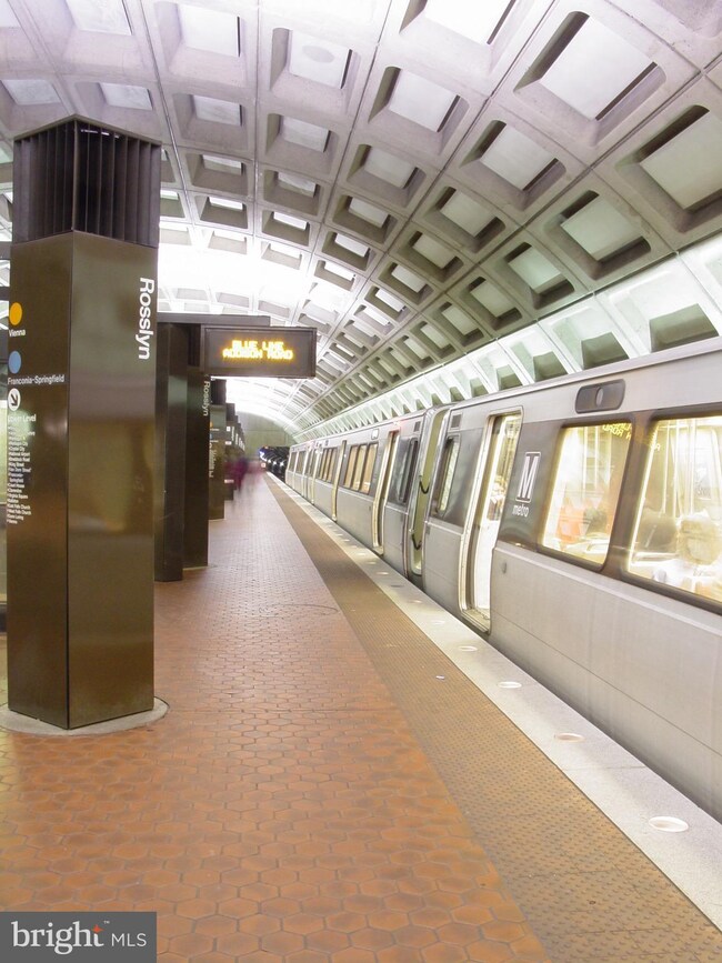 1121 Arlington Blvd unit 215, Arlington, VA 22209 - photo 3