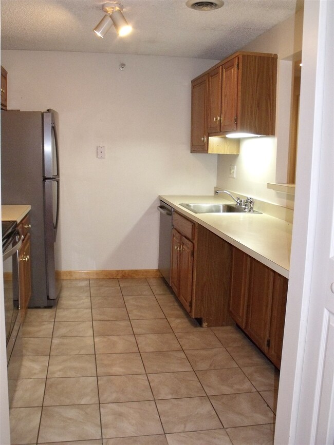 11 Bartemus Trail unit U308, Nashua, NH 03063 - photo 5
