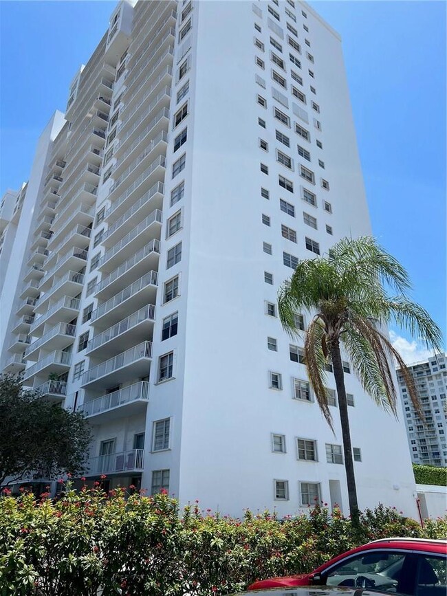 Admirals Port East Condominiums unit 105W, Aventura, FL 33160 - photo 2