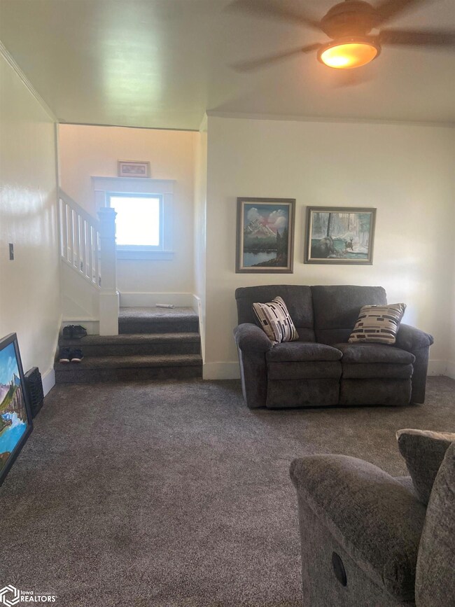 109 Crescent St, Shenandoah, IA 51601 - photo 3