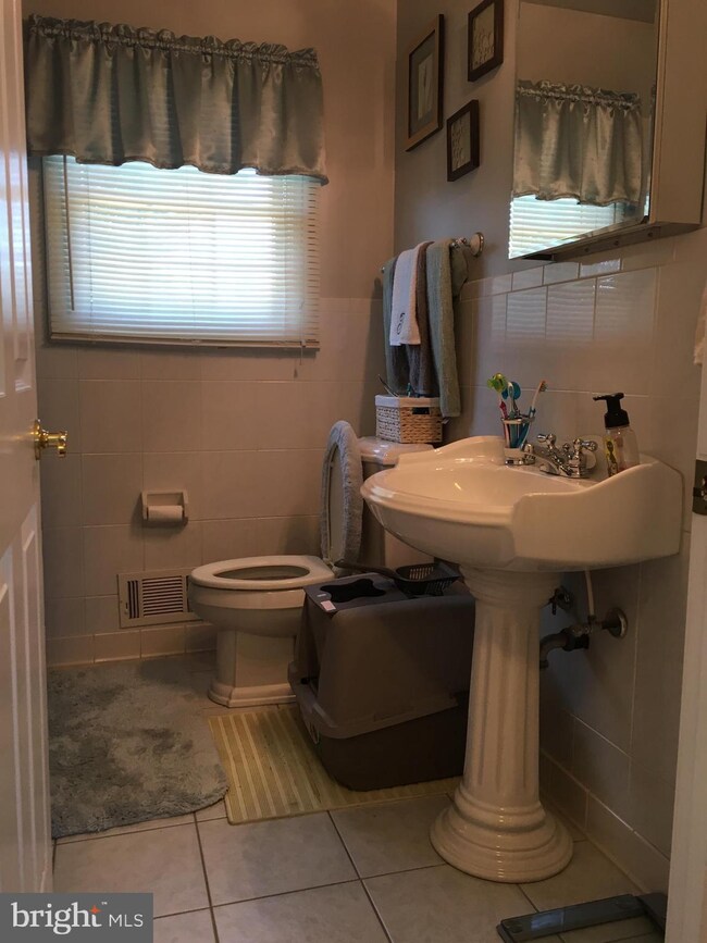 617 Hopkins St, Brooklyn, MD 21225 - photo 5