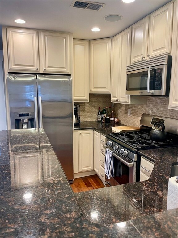 584 E 7th St unit 3, Boston, MA 02127 - photo 2