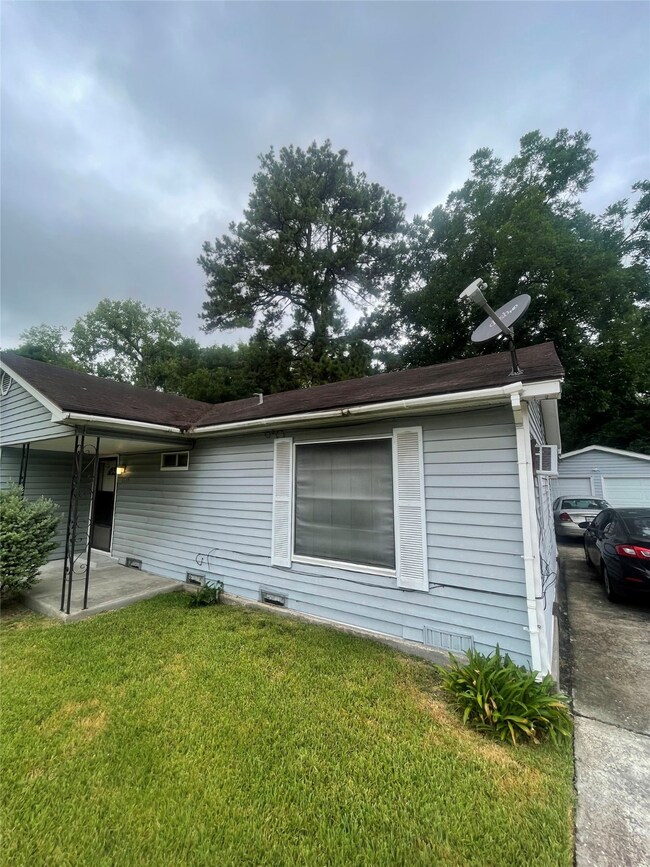 6805 Kittridge St, Houston, TX 77028 - photo 5