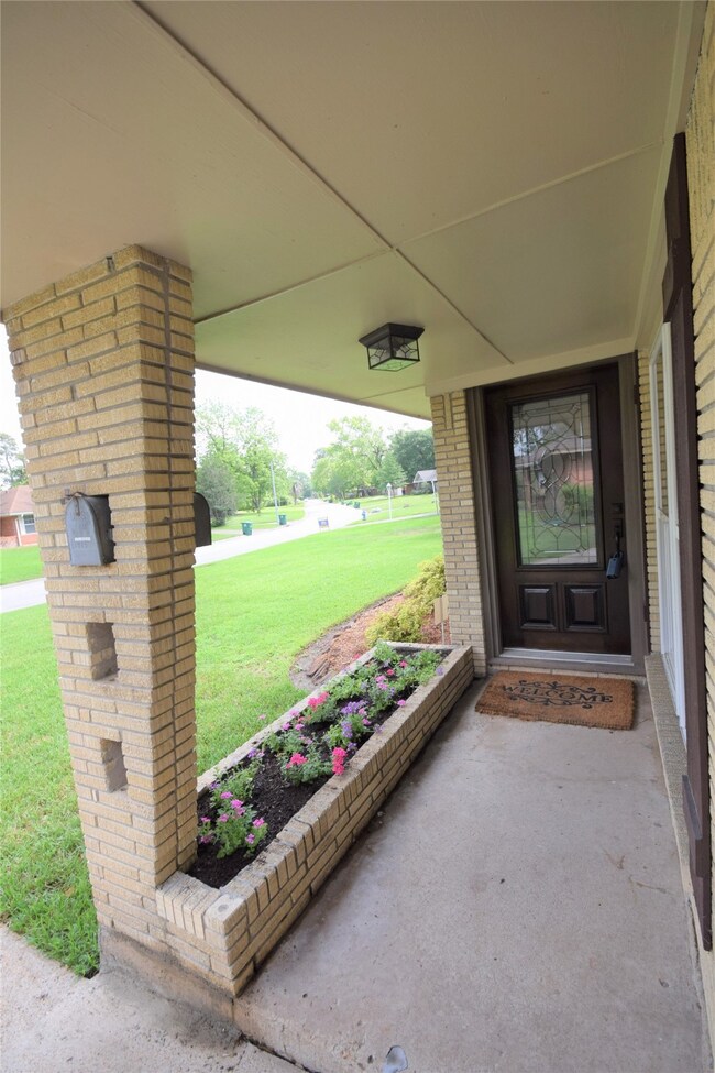 1415 Ansbury Dr, Houston, TX 77018 - photo 2