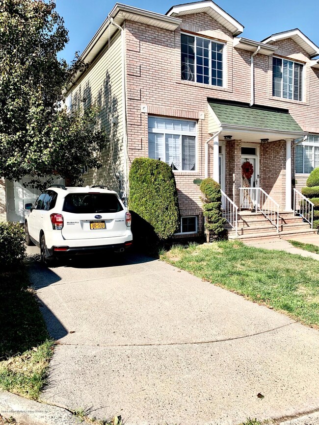117 Anthony St, Staten Island, NY 10309 - photo 2