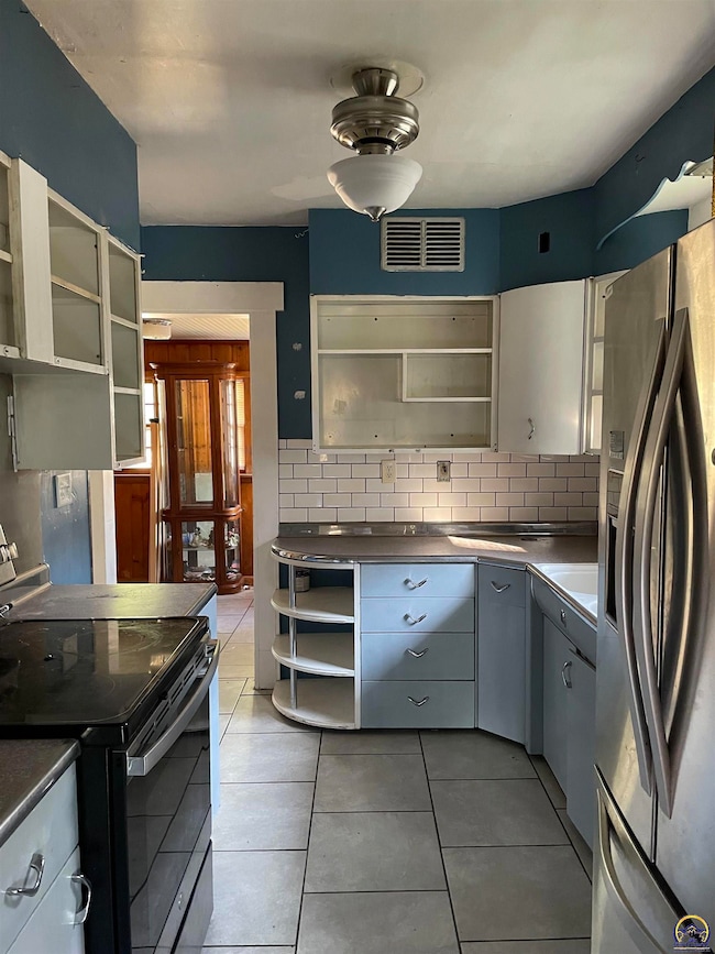 312 SW Elmwood Ave, Topeka, KS 66606 - photo 4