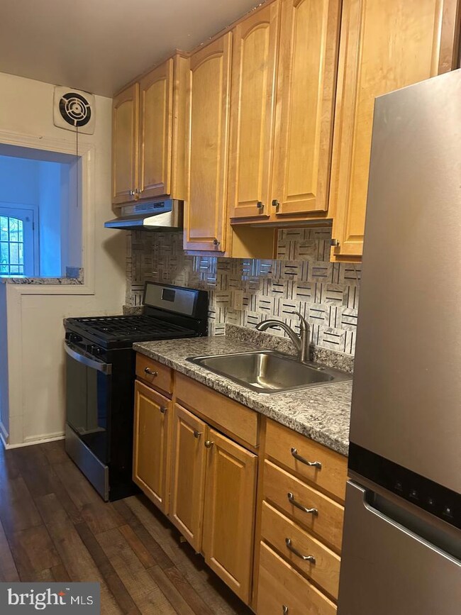 118 Urell Place NE, Washington, DC 20011 - photo 6