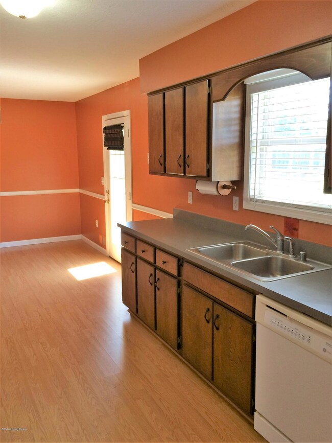 176 Patricia Ln, Mount Washington, KY 40047 - photo 4