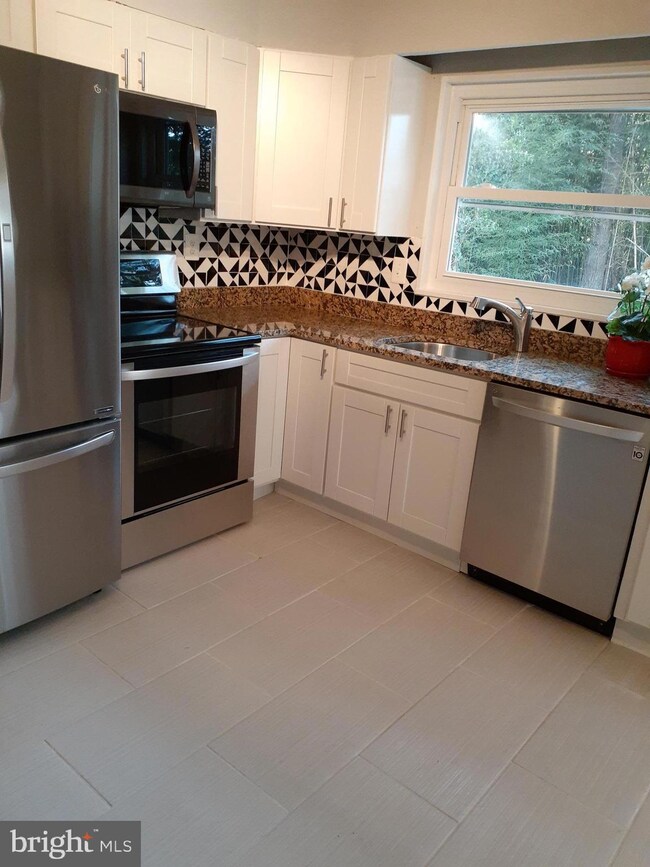 6020 Mustang Dr, Riverdale, MD 20737 - photo 6