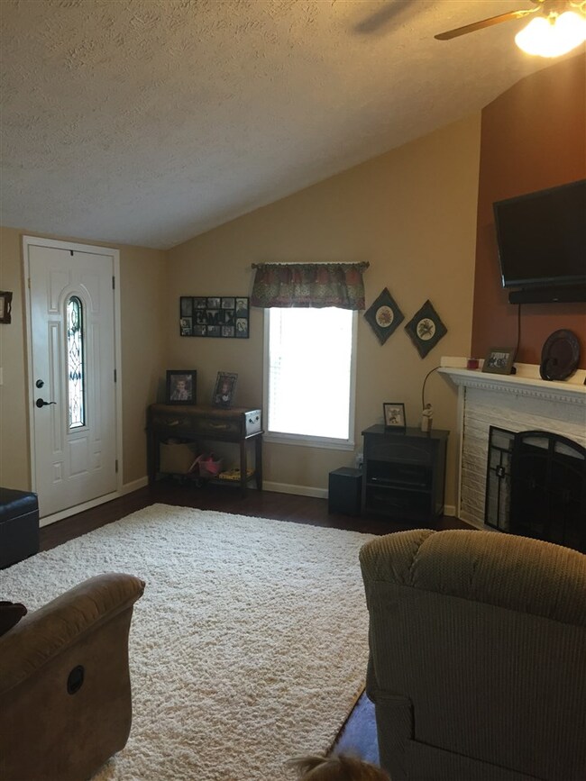 Nice living room with fireplace with vaulted ceili