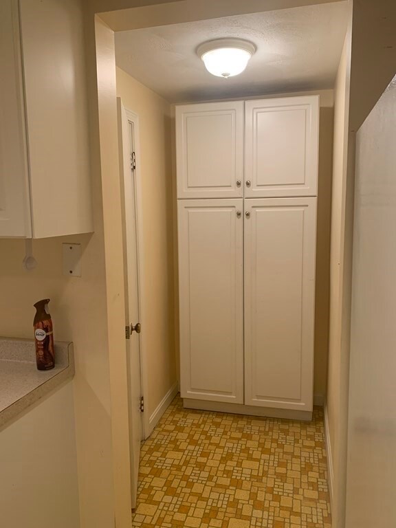 147 Washington Cir unit 1, Woburn, MA 01801 - photo 4