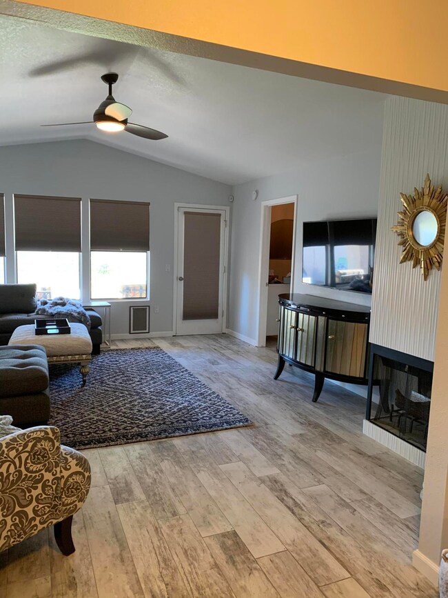 Living Room with fireplace