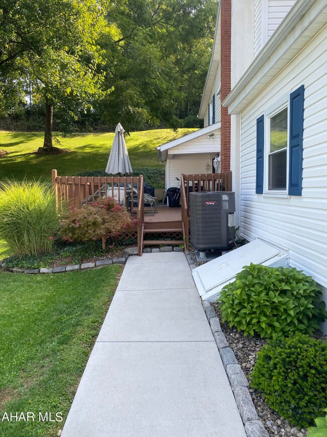 Sidewalk to deck
