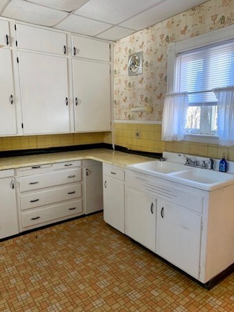 1397 Globe St, Fall River, MA 02721 - photo 3
