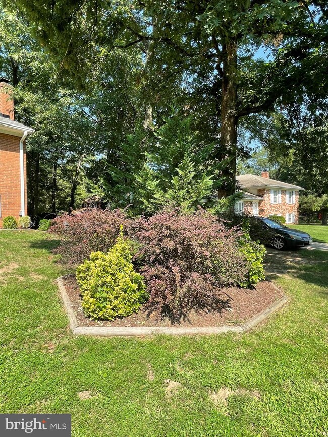 7004 Lyle St, Lanham, MD 20706 - photo 3