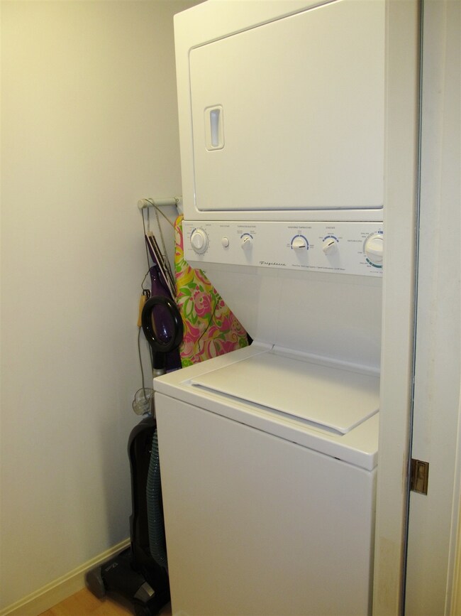 4 Crestview Cir unit 116, Londonderry, NH 03053 - photo 4