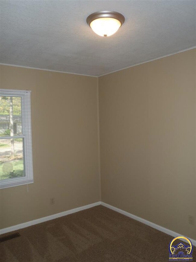 4018 SW 33rd Terrace, Topeka, KS 66614 - photo 7