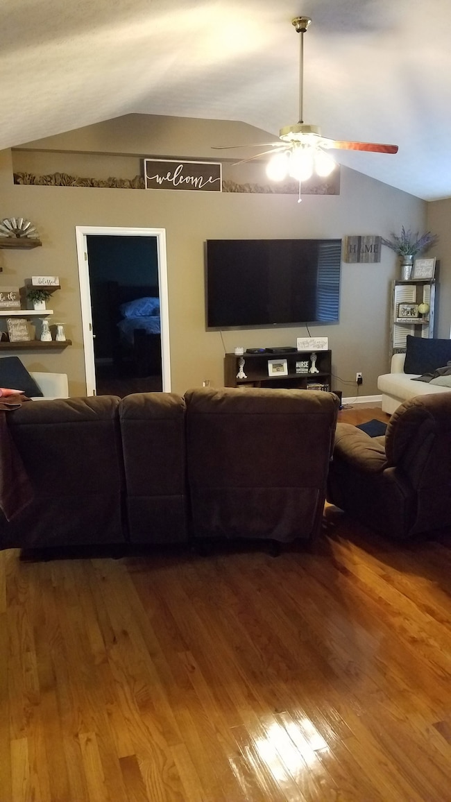 105 Idle Dr, Shelbyville, TN 37160 - photo 2