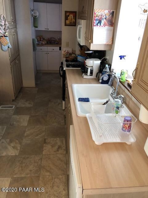17137 Roadrunner Kitchen