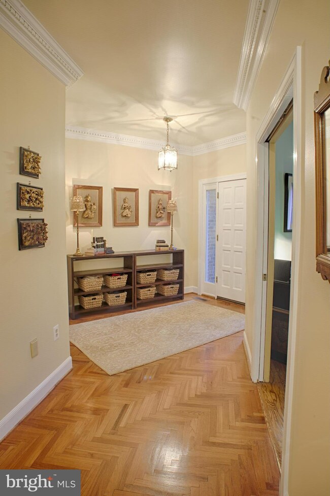 2456 N Wakefield Ct, Arlington, VA 22207 - photo 2