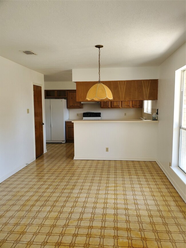 2602 La Mesa St, Bay City, TX 77414 - photo 4