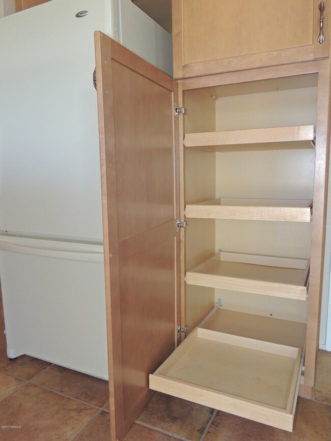 Pantry with pull-out drawers