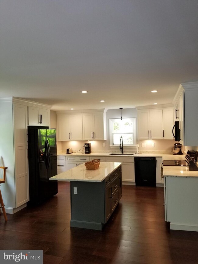 9633 Ridge View Dr, Owings, MD 20736 - photo 2