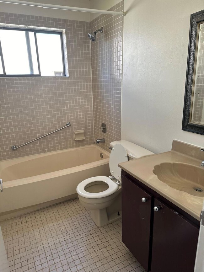 9920 NW 68th Place unit 210, Tamarac, FL 33321 - photo 4