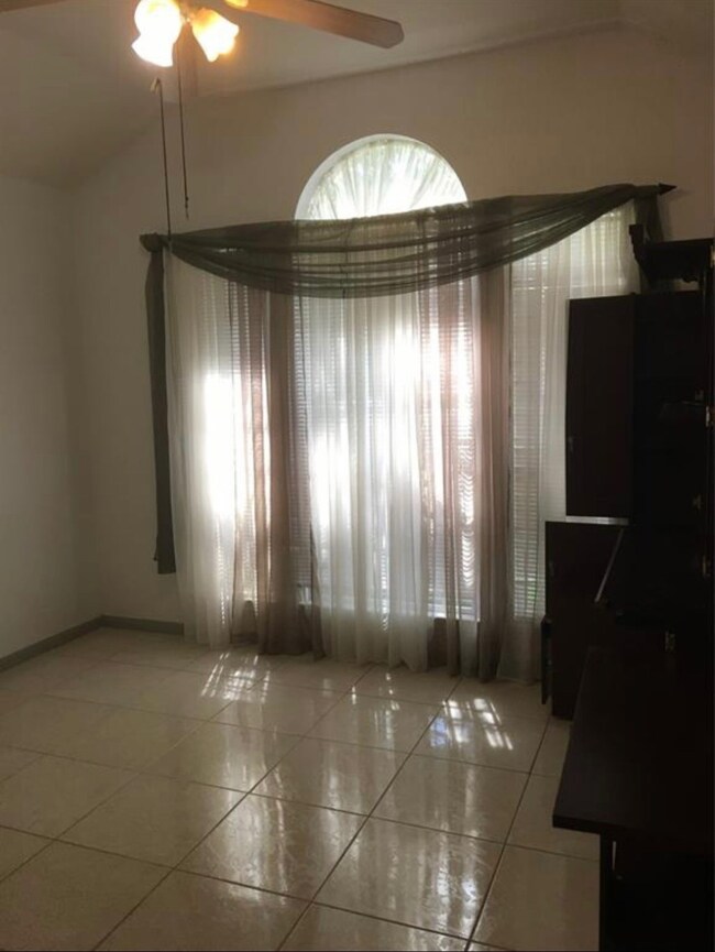 9531 Coast Bridge St, Houston, TX 77075 - photo 5