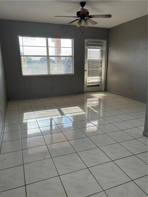 DINING/LIVING ROOM