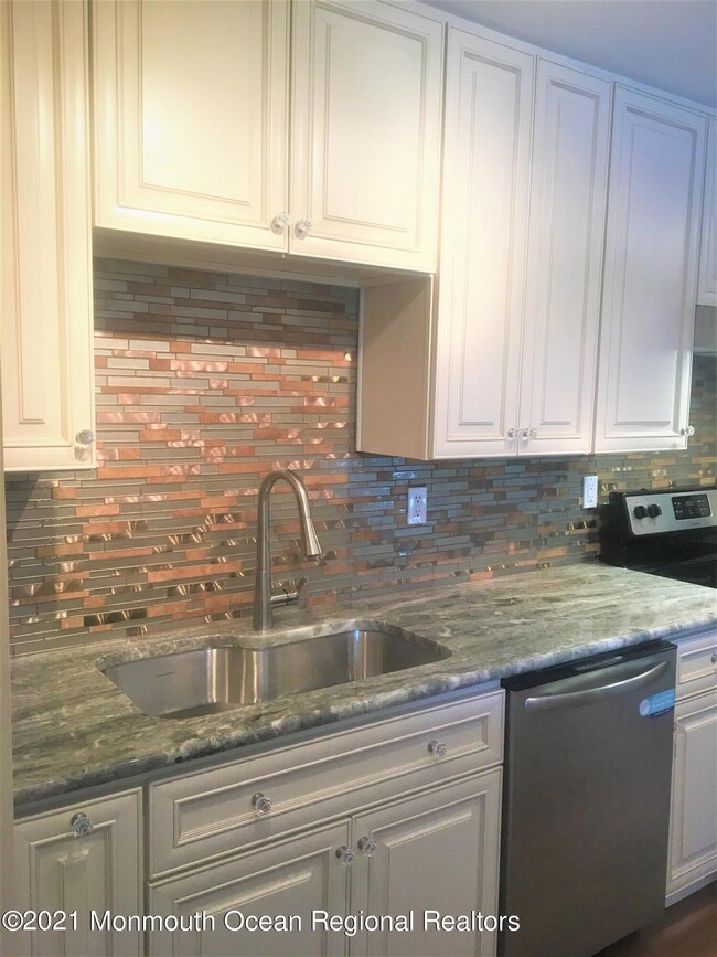 40 Meadow Green Cir unit G, Manalapan, NJ 07726 - photo 6