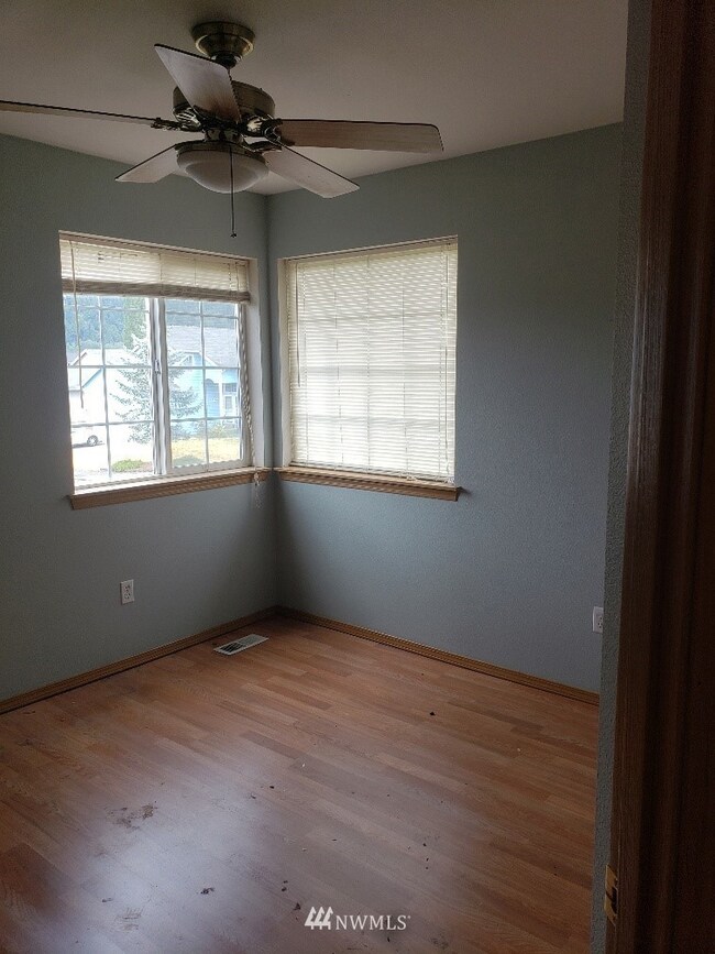 213 Groff Ave NW, Orting, WA 98360 - photo 6