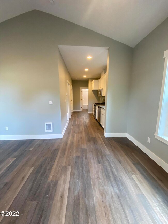 628 SE Port Ave, Lincoln City, OR 97367 - photo 7