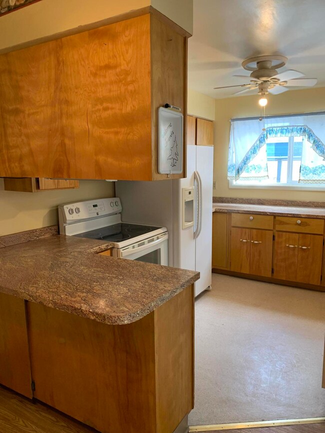 3828 Clinton Ave, Klamath Falls, OR 97603 - photo 5