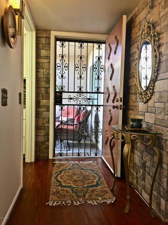 ACCENT BRICK ENTRY WALL