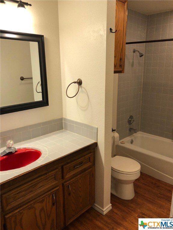 611 W Hopkins St, San Marcos, TX 78666 - photo 2