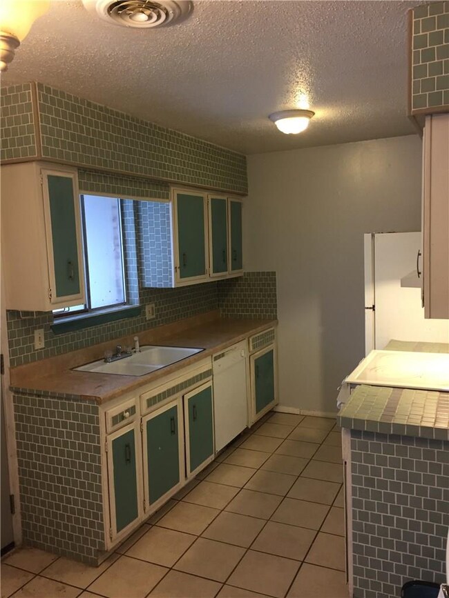 1303 & 1305 W Beech Dr, Rogers, AR 72756 - photo 7