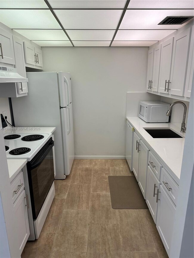 13255 SW 9th Ct unit 211G, Pembroke Pines, FL 33027 - photo 4