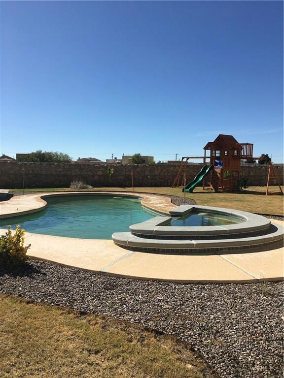 13733 Paseo de Vida Dr, El Paso, TX 79928 - photo 3