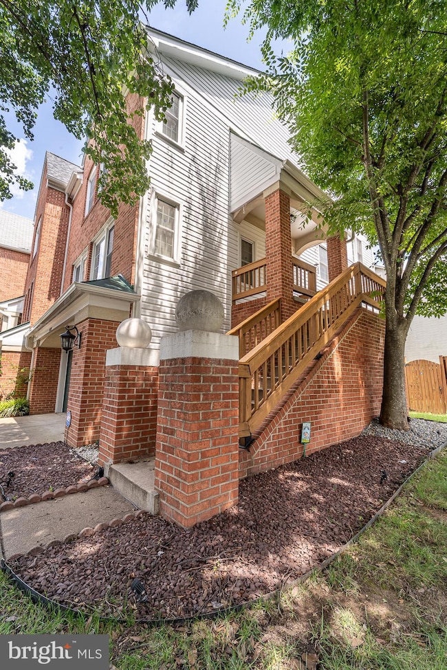 6427 Knapsack Ln, Centreville, VA 20121 - photo 4