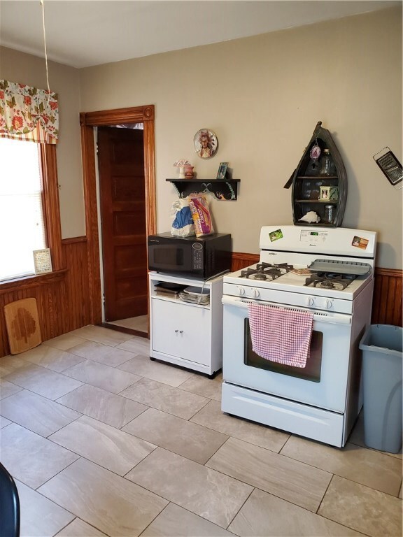 38 Wildwood Ave, Providence, RI 02907 - photo 6