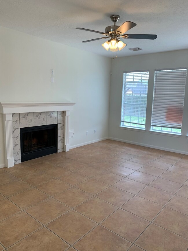 2306 N Mission Cir, Friendswood, TX 77546 - photo 4