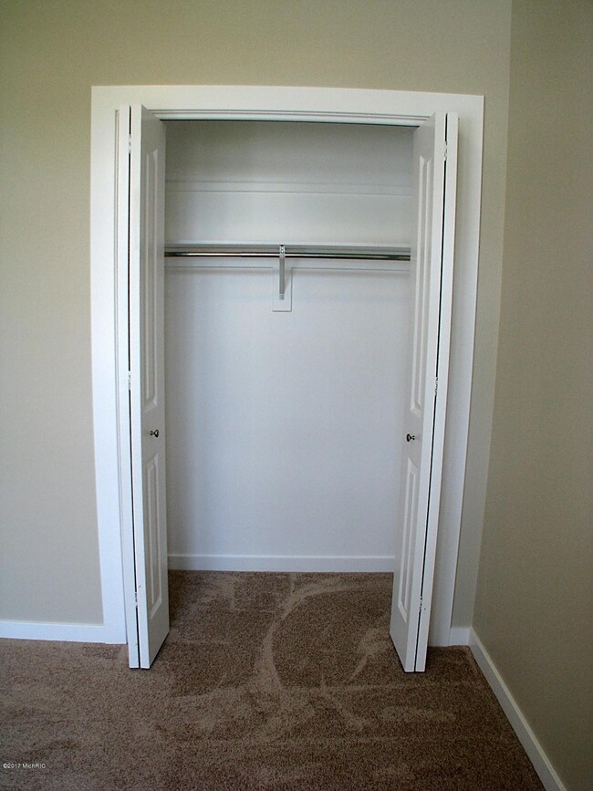 Flex Room-closet-02