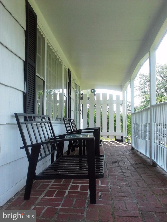 12511 Kilbourne Ln, Bowie, MD 20715 - photo 2