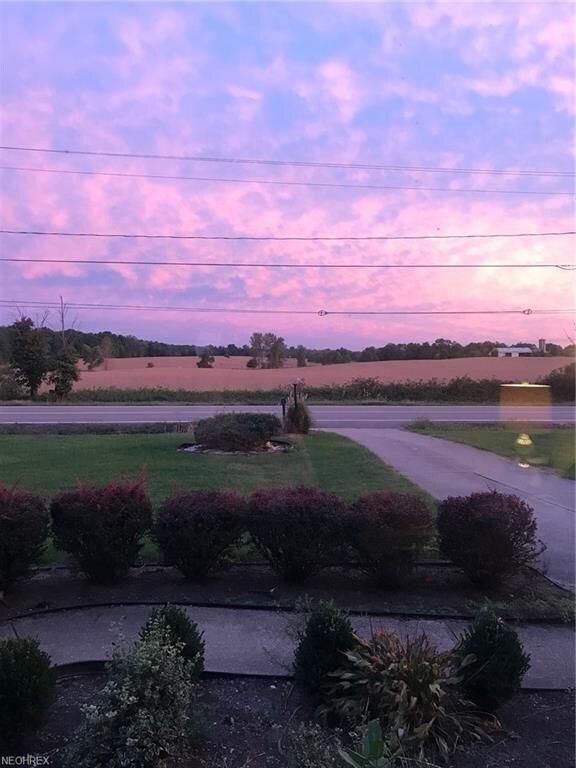 BREATHTAKING VIEW OUT YOUR FRONT WINDOW...... HOW 