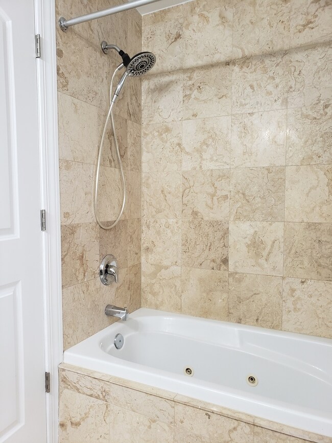 2640 W Granville Ave unit 1E, Chicago, IL 60659 - photo 3